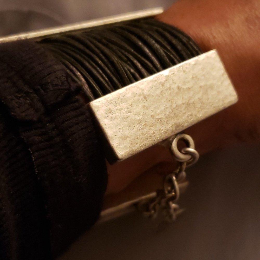 Leather cuff bracelet with silver face - Picture 3 of 3